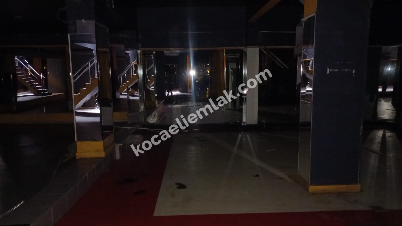 İZMİT TEPECİK MAH. KİRALIK 600 m2 İŞ YERİ