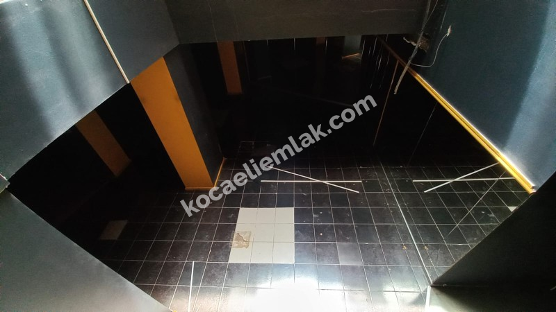 İZMİT TEPECİK MAH. KİRALIK 600 m2 İŞ YERİ