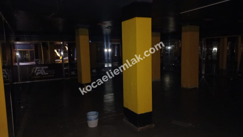 İZMİT TEPECİK MAH. KİRALIK 600 m2 İŞ YERİ