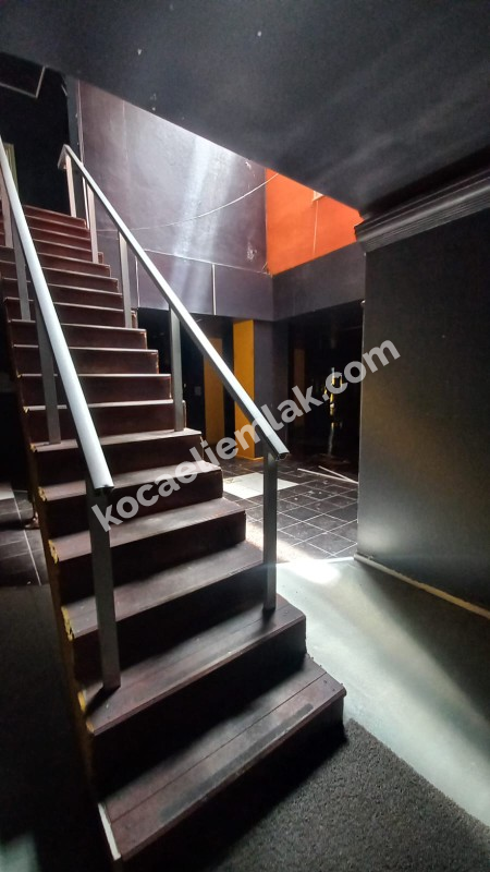 İZMİT TEPECİK MAH. KİRALIK 600 m2 İŞ YERİ