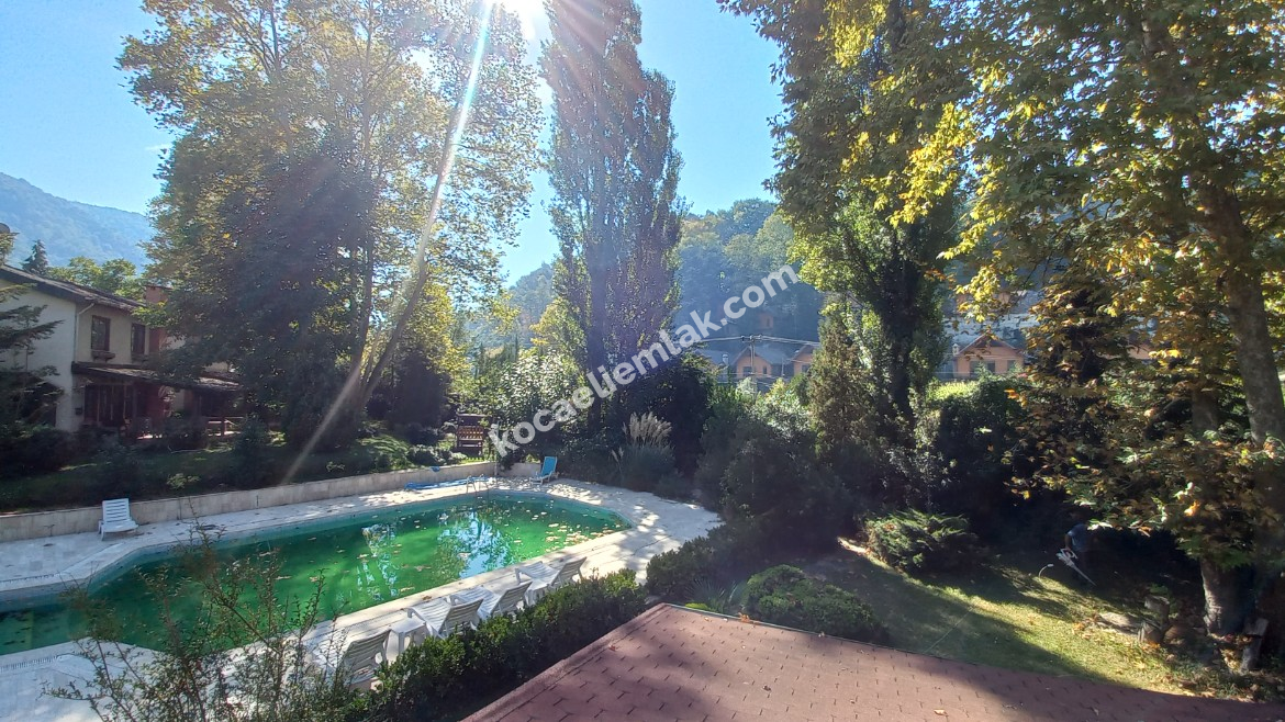 Sapanca Merkezde Özel Havuzlu Bahçeli Muazzam Villa
