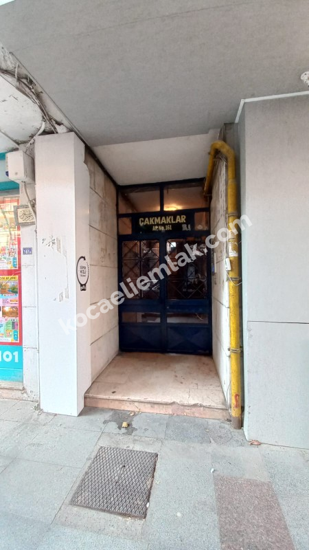 İzmit Merkez Cumhuriyet Parkı Mevkii Kiralık Ara Kat 3+1 Daire