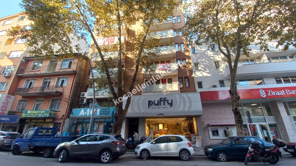 İzmit Merkez Cumhuriyet Parkı Mevkii Kiralık Ara Kat 3+1 Daire