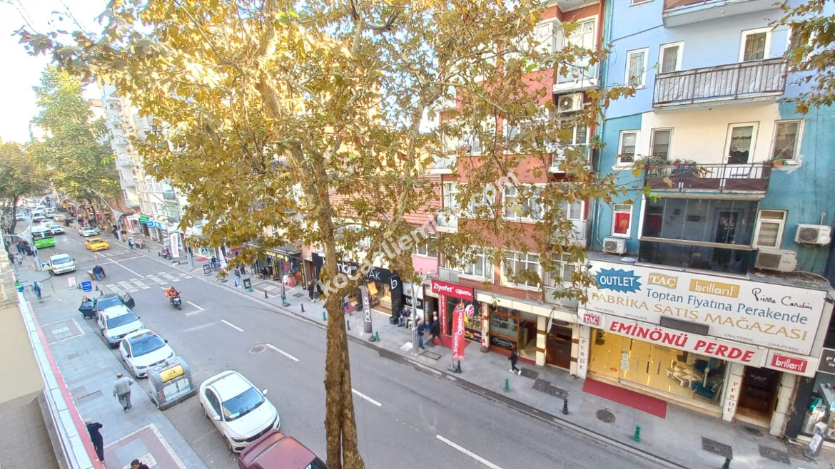 İzmit Merkez Cumhuriyet Parkı Mevkii Kiralık Ara Kat 3+1 Daire