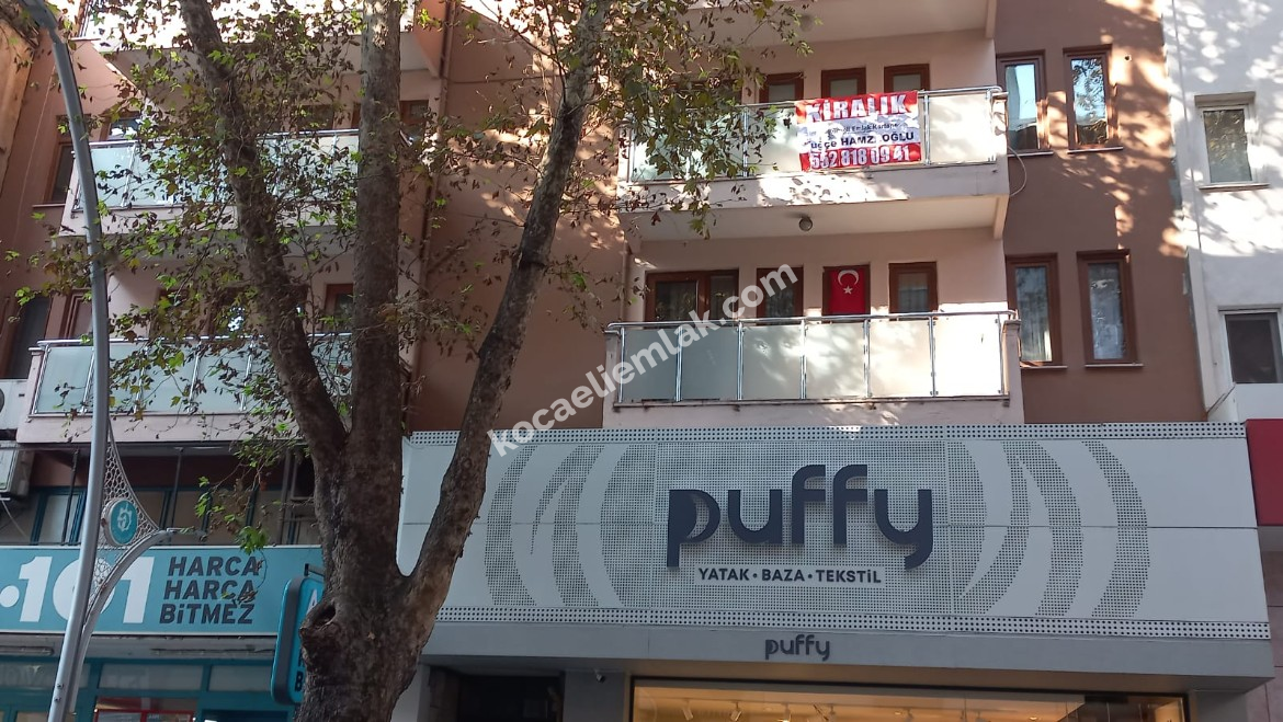 İzmit Merkez Cumhuriyet Parkı Mevkii Kiralık Ara Kat 3+1 Daire