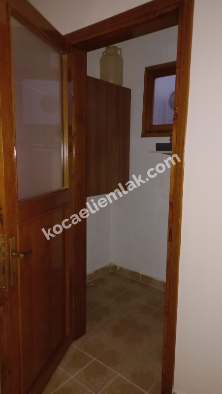 İzmit Merkez Cumhuriyet Parkı Mevkii Kiralık Ara Kat 3+1 Daire
