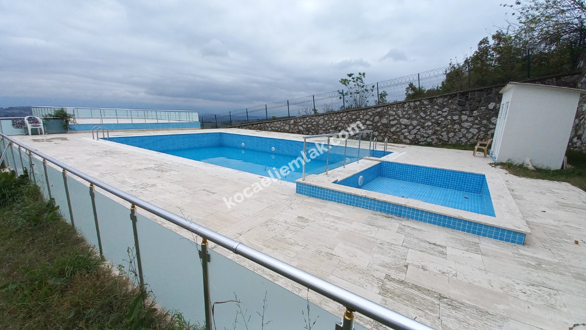 İzmit Çubuklu Osmaniye Mh. 5+1 245 m2 Site İçi Satılık Villa