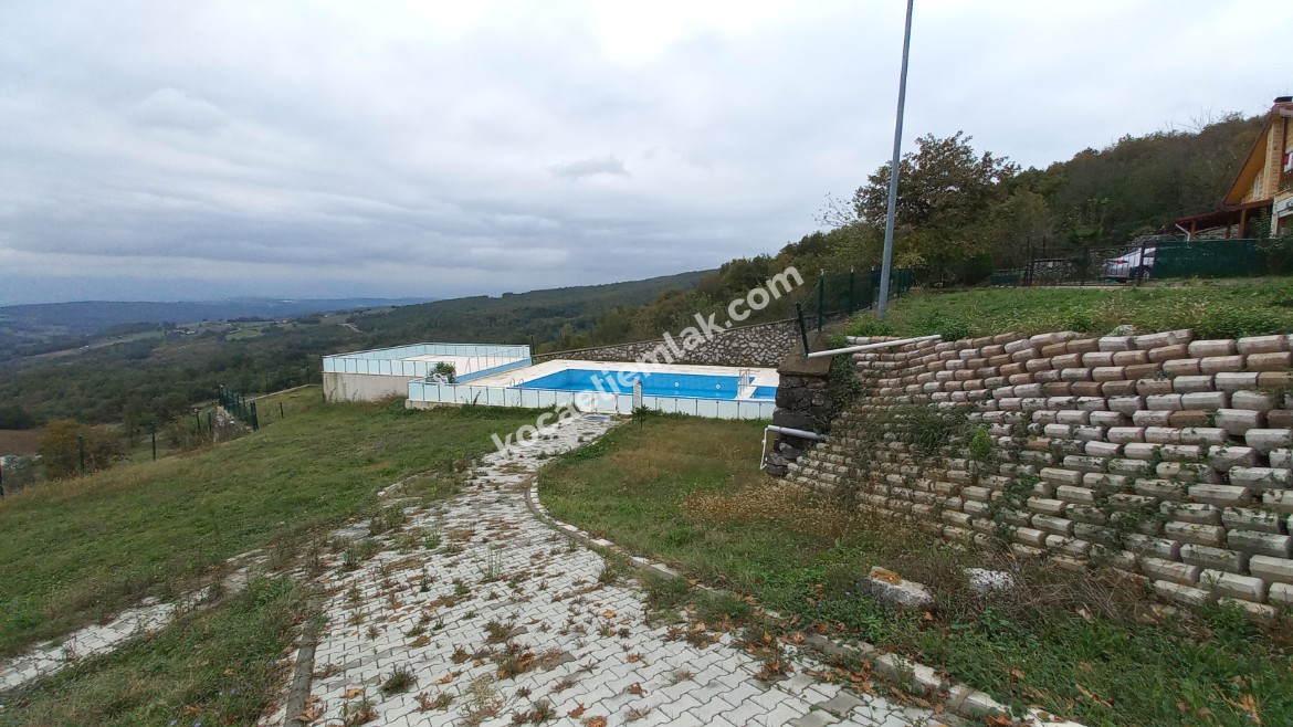 İzmit Çubuklu Osmaniye Mh. 5+1 245 m2 Site İçi Satılık Villa