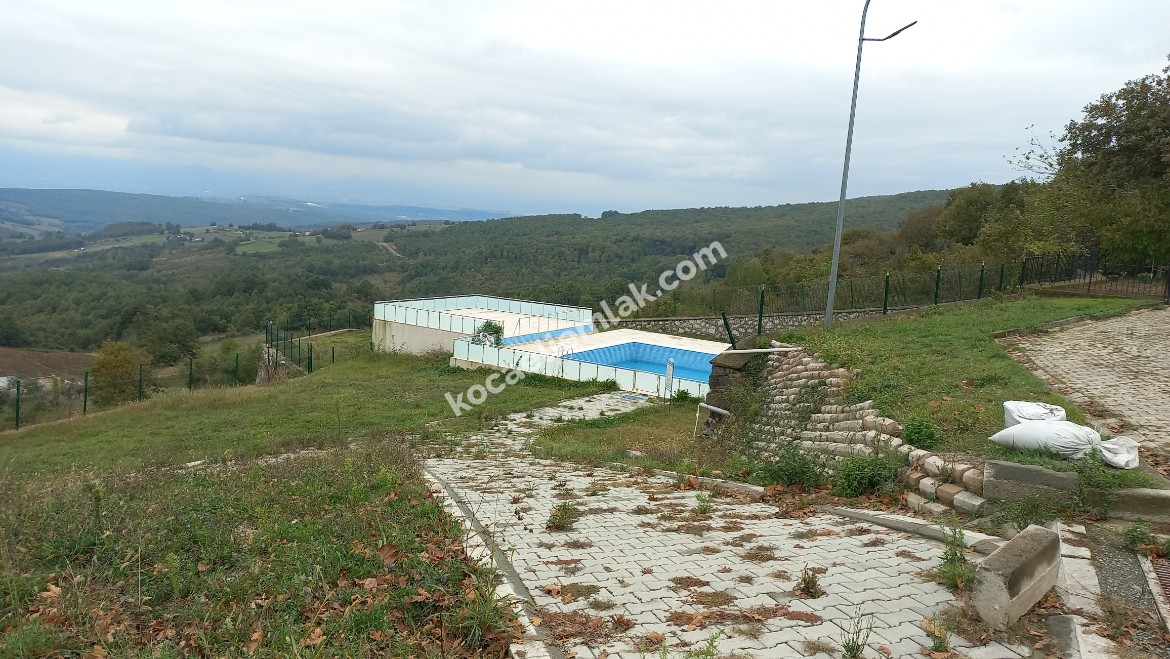 İzmit Çubuklu Osmaniye Mh. 5+1 245 m2 Site İçi Satılık Villa