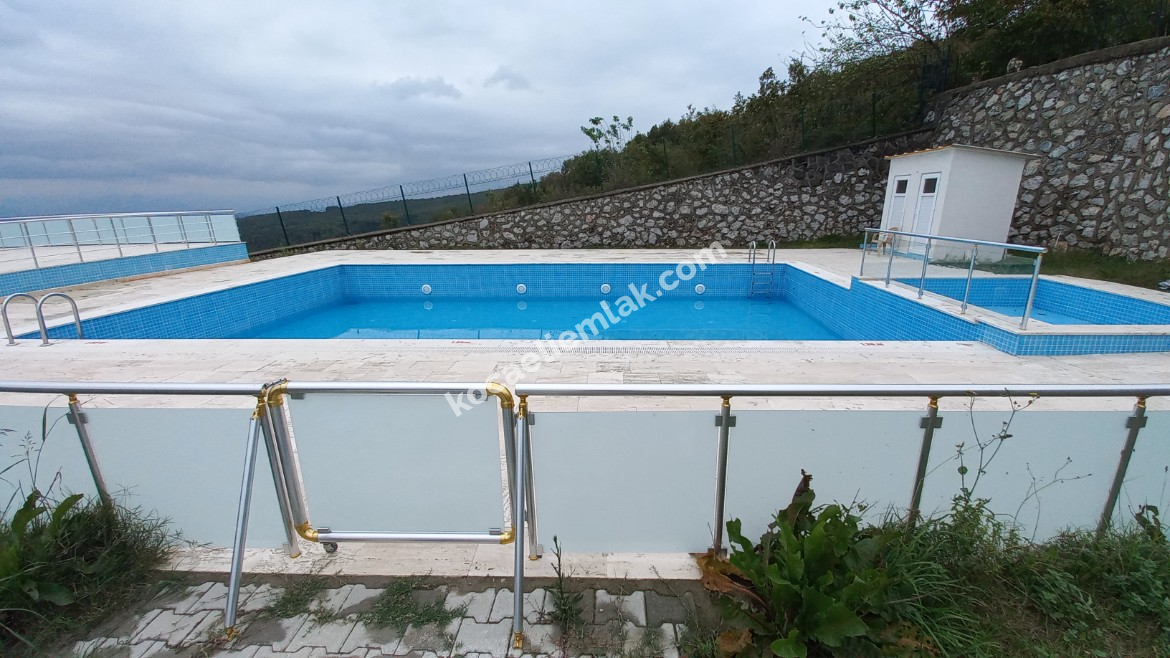 İzmit Çubuklu Osmaniye Mh. 5+1 245 m2 Site İçi Satılık Villa