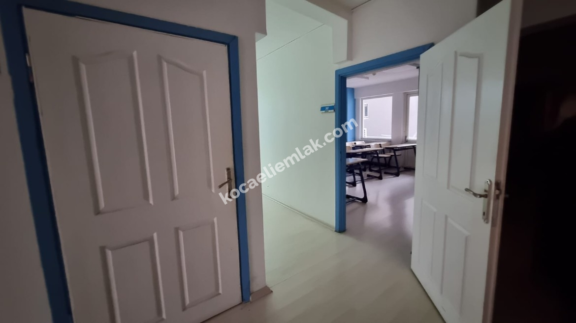Merkez 3 Katlı Kiracılı Satılık İş Yeri (Konut Kredisine Uygun)