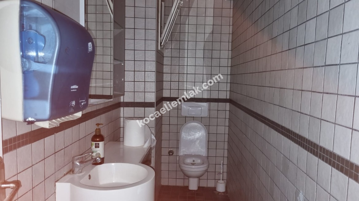 Merkez 3 Katlı Kiracılı Satılık İş Yeri (Konut Kredisine Uygun)