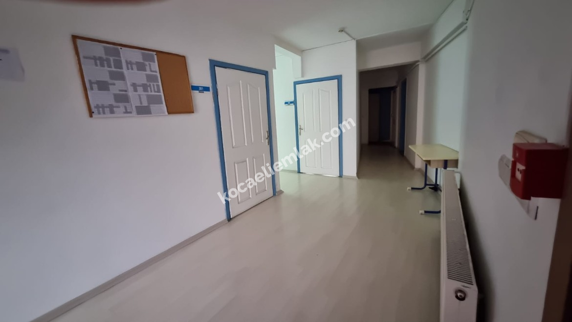 Merkez 3 Katlı Kiracılı Satılık İş Yeri (Konut Kredisine Uygun)