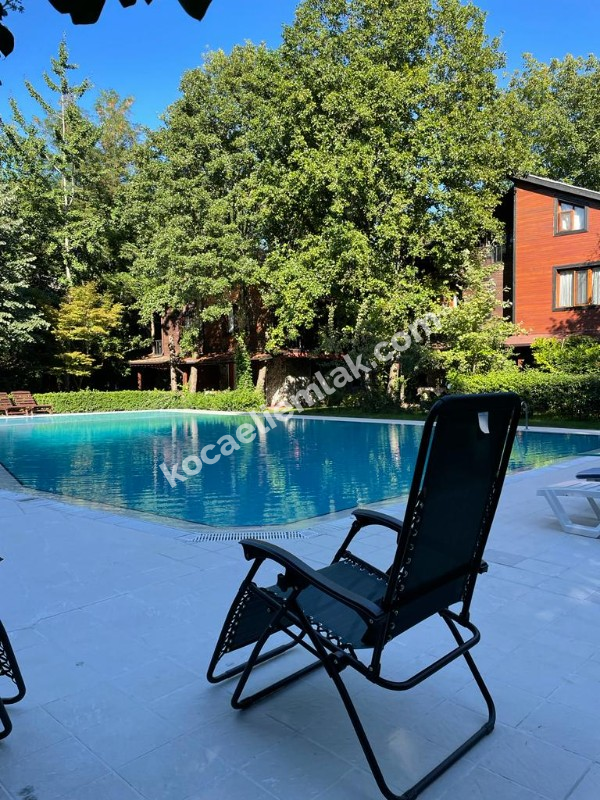 Sapanca Rüstempaşa Mahallesi Saklı Bahçe Evleri Kiralık Villa