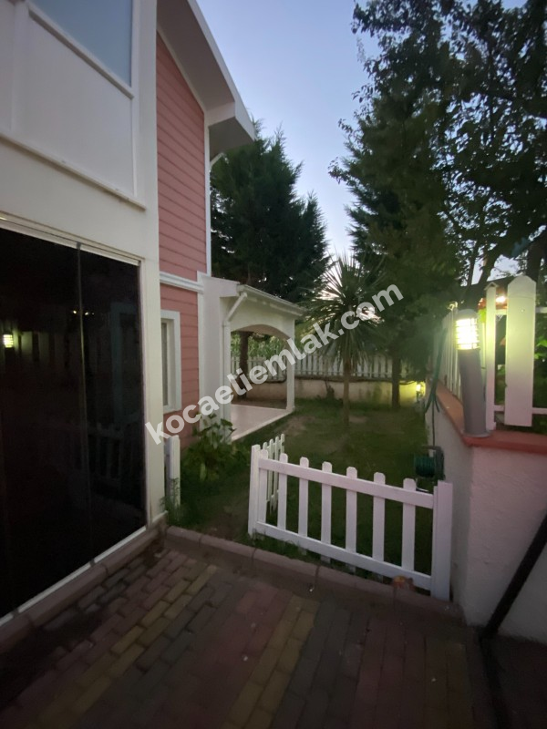 BAŞİSKELE YENİKÖY NİLÜFER PARK SATILIK VİLLA