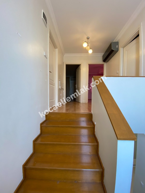 BAŞİSKELE YENİKÖY NİLÜFER PARK SATILIK VİLLA