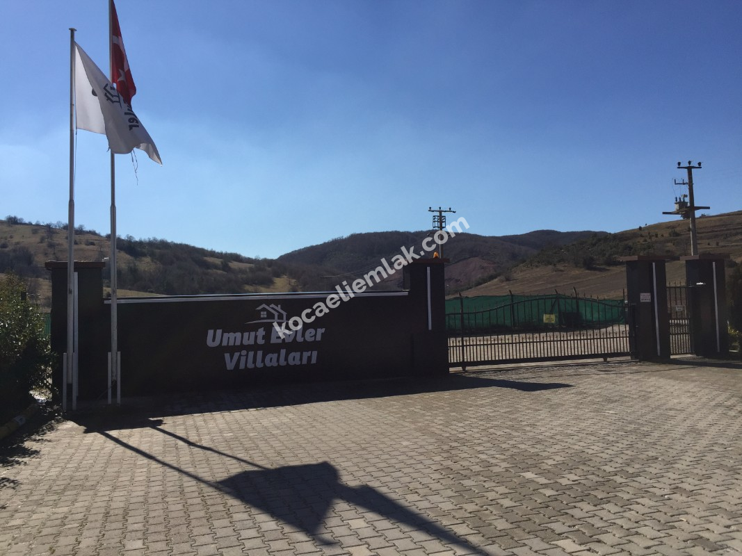 KANDIRA UMUT EVLER SATILIK VİLLA