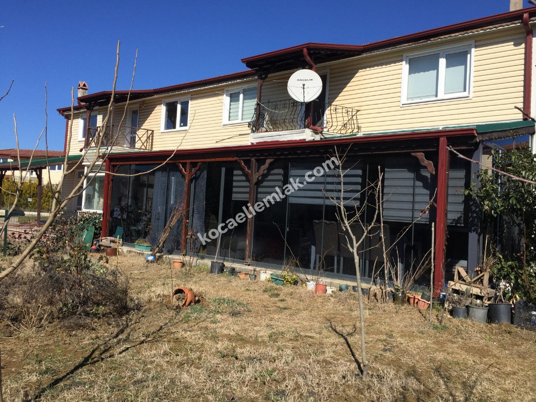 KANDIRA UMUT EVLER SATILIK VİLLA