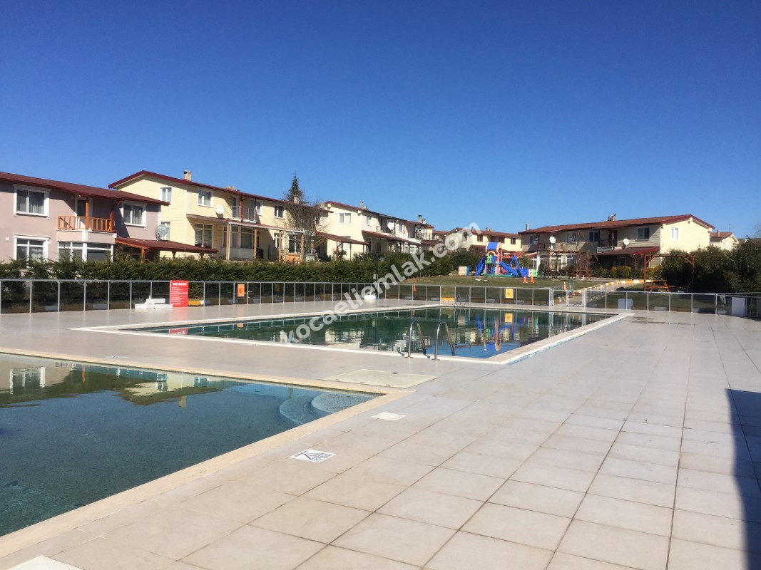 KANDIRA UMUT EVLER SATILIK VİLLA