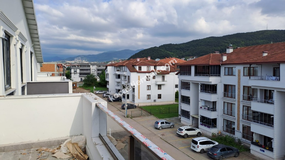 GÖLCÜK YAZLIK ILICA MEVKİ MERKEZİ KONUMDA SATILIK DAİRE