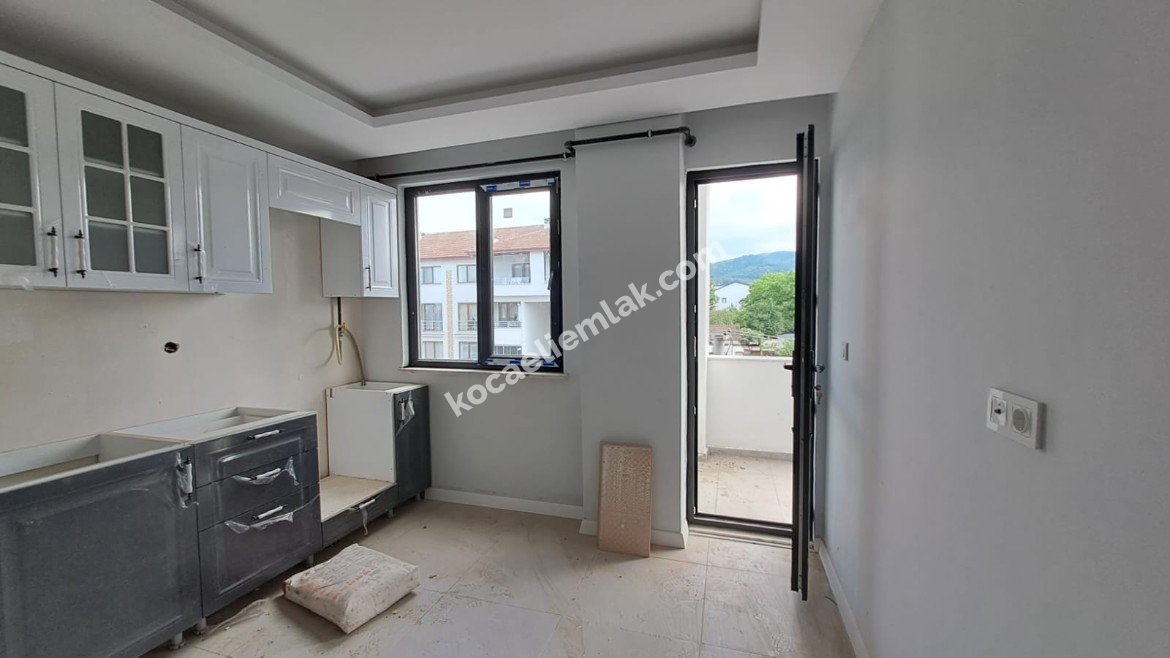 GÖLCÜK YAZLIK ILICA MEVKİ MERKEZİ KONUMDA SATILIK DAİRE