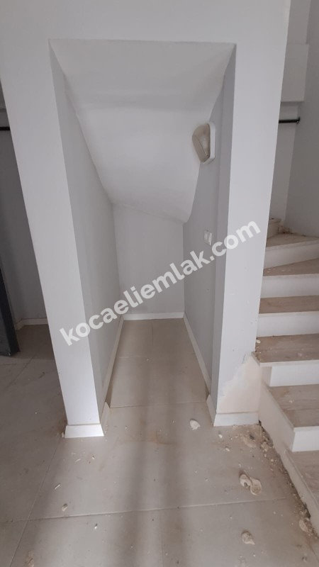GÖLCÜK YAZLIK ILICA MEVKİ MERKEZİ KONUMDA SATILIK DAİRE
