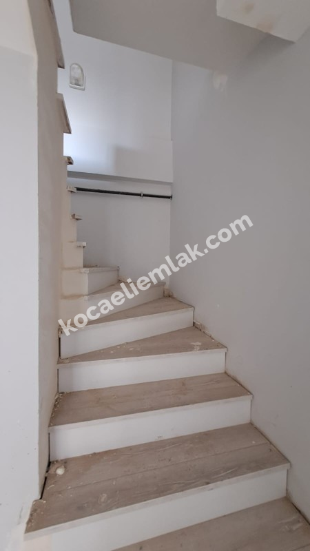 GÖLCÜK YAZLIK ILICA MEVKİ MERKEZİ KONUMDA SATILIK DAİRE