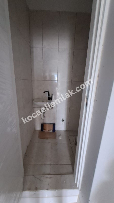 GÖLCÜK YAZLIK ILICA MEVKİ MERKEZİ KONUMDA SATILIK DAİRE