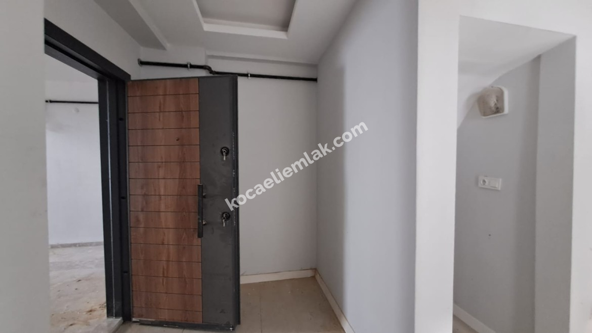 GÖLCÜK YAZLIK ILICA MEVKİ MERKEZİ KONUMDA SATILIK DAİRE