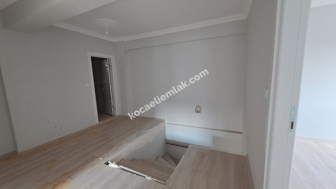 GÖLCÜK YAZLIK ILICA MEVKİ MERKEZİ KONUMDA SATILIK DAİRE