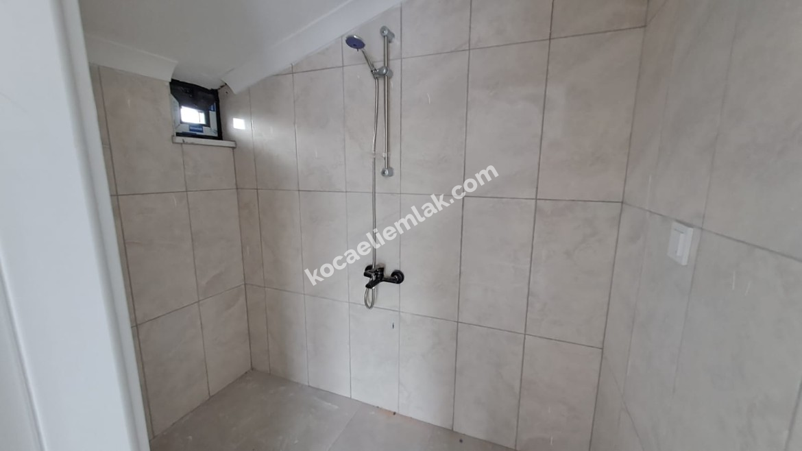 GÖLCÜK YAZLIK ILICA MEVKİ MERKEZİ KONUMDA SATILIK DAİRE