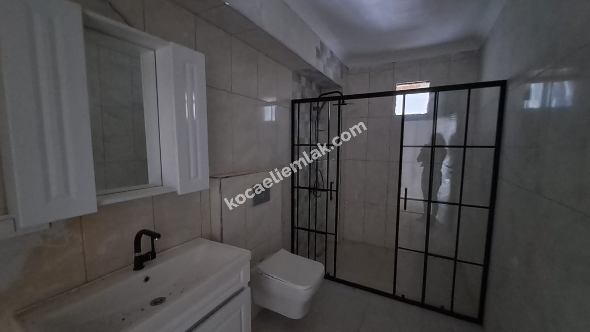 GÖLCÜK YAZLIK ILICA MEVKİ MERKEZİ KONUMDA SATILIK DAİRE