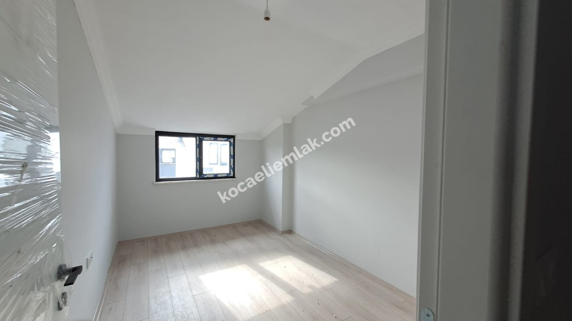 GÖLCÜK YAZLIK ILICA MEVKİ MERKEZİ KONUMDA SATILIK DAİRE