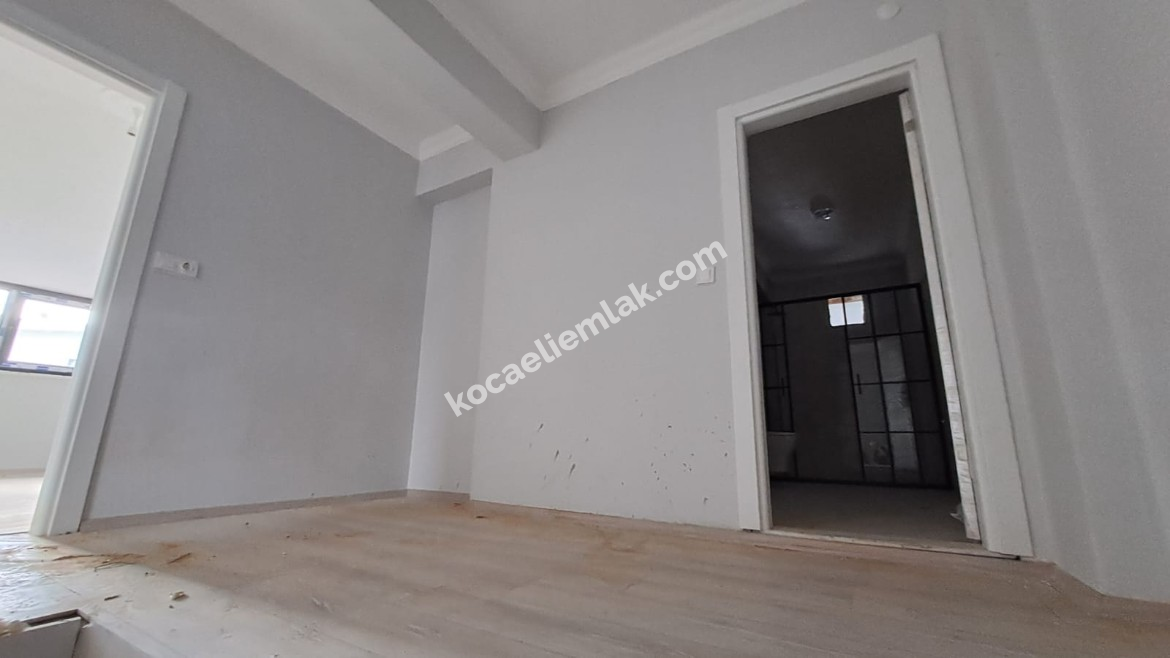 GÖLCÜK YAZLIK ILICA MEVKİ MERKEZİ KONUMDA SATILIK DAİRE