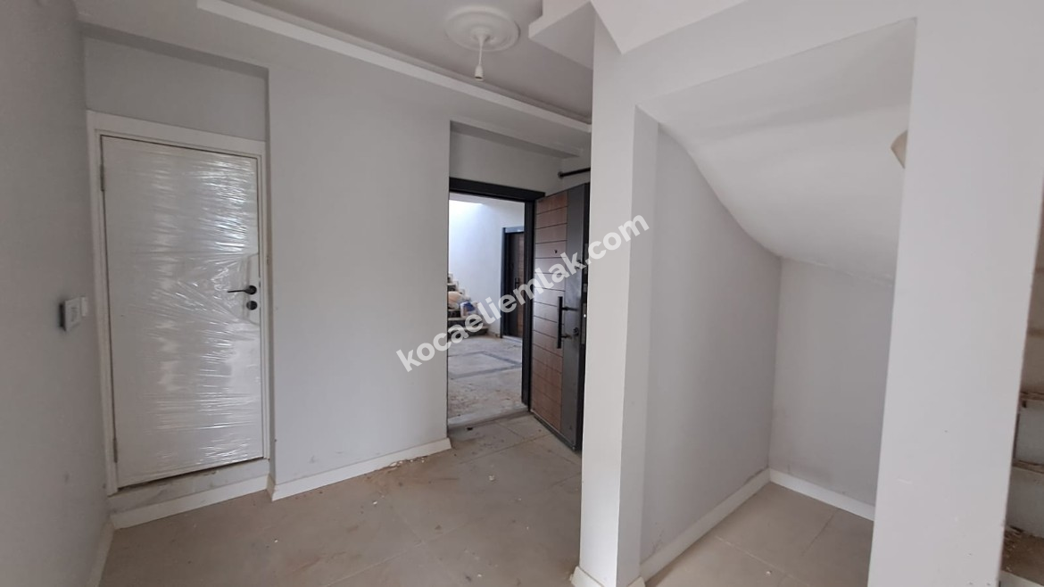 GÖLCÜK YAZLIK ILICA MEVKİ MERKEZİ KONUMDA SATILIK DAİRE