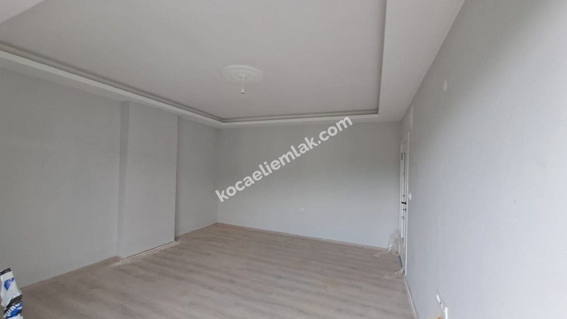 GÖLCÜK YAZLIK ILICA MEVKİ MERKEZİ KONUMDA SATILIK DAİRE