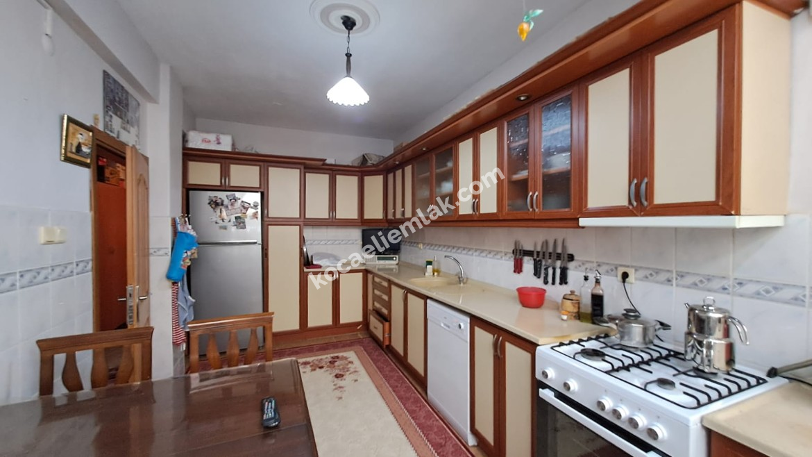 BAŞİSKELE YENİKÖY SATILIK BAHÇELİ VİLLA