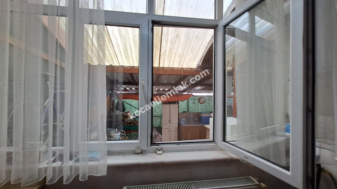 BAŞİSKELE YENİKÖY SATILIK BAHÇELİ VİLLA