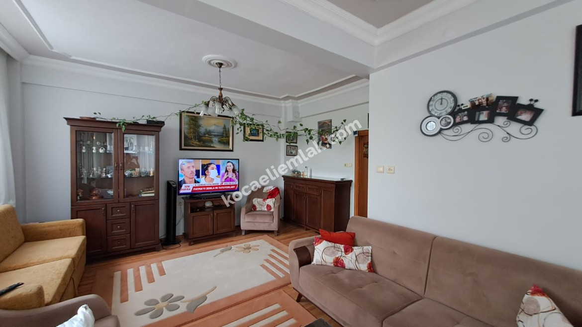 BAŞİSKELE YENİKÖY SATILIK BAHÇELİ VİLLA