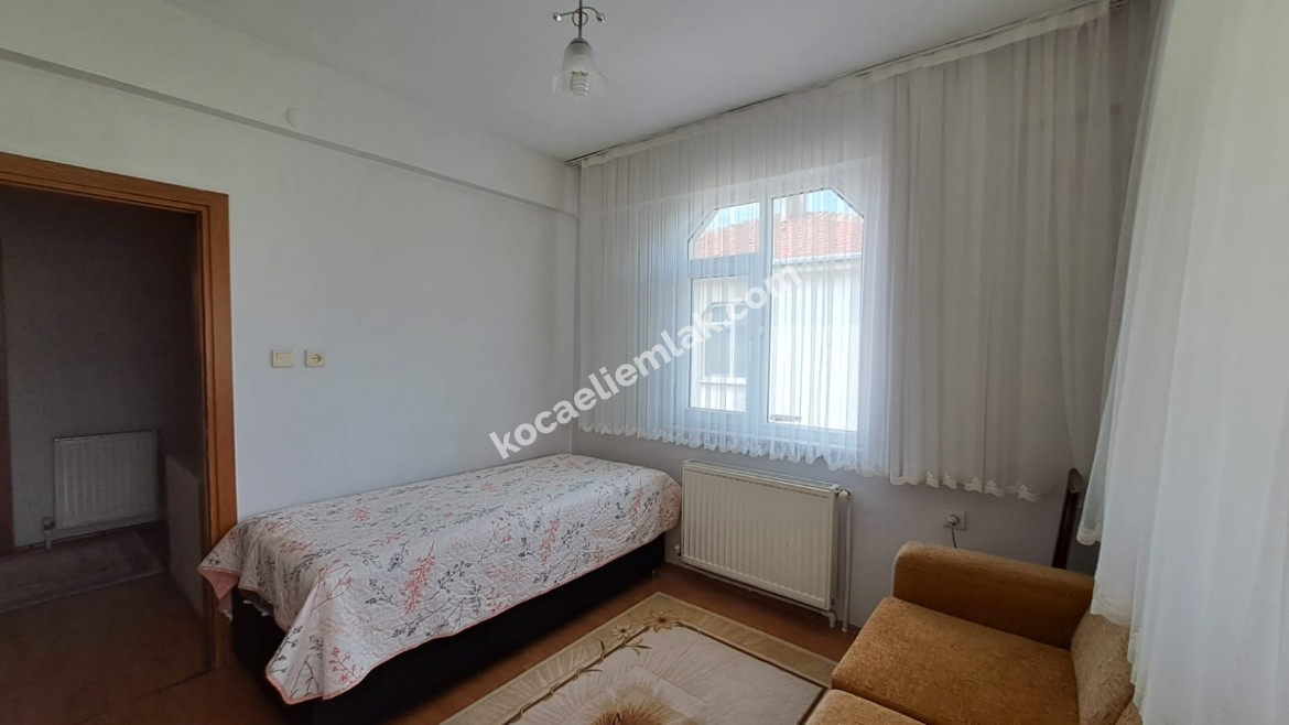 BAŞİSKELE YENİKÖY SATILIK BAHÇELİ VİLLA