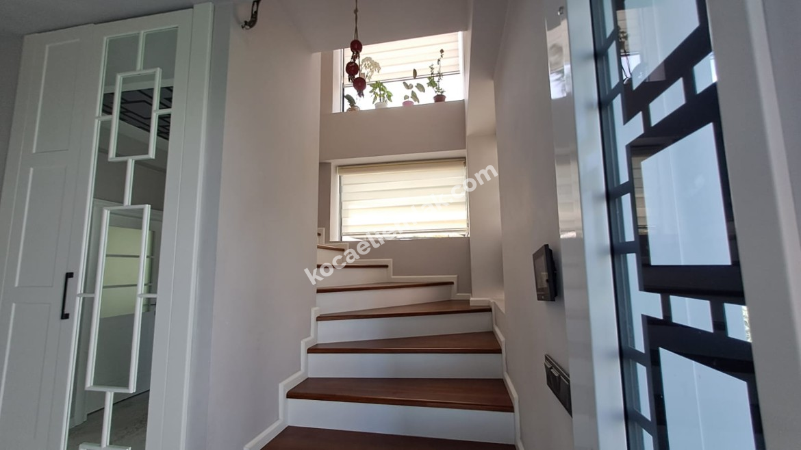 GÖLCÜK SARAYLI SİTE İÇİ SATILIK VİLLA