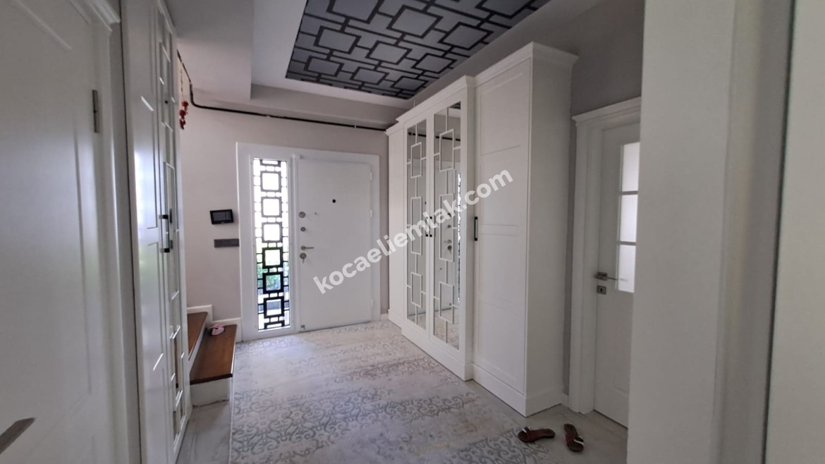 GÖLCÜK SARAYLI SİTE İÇİ SATILIK VİLLA