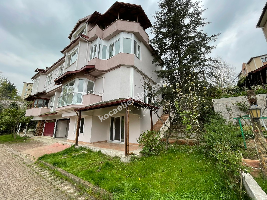 BAŞİSKELE SATILIK VİLLA