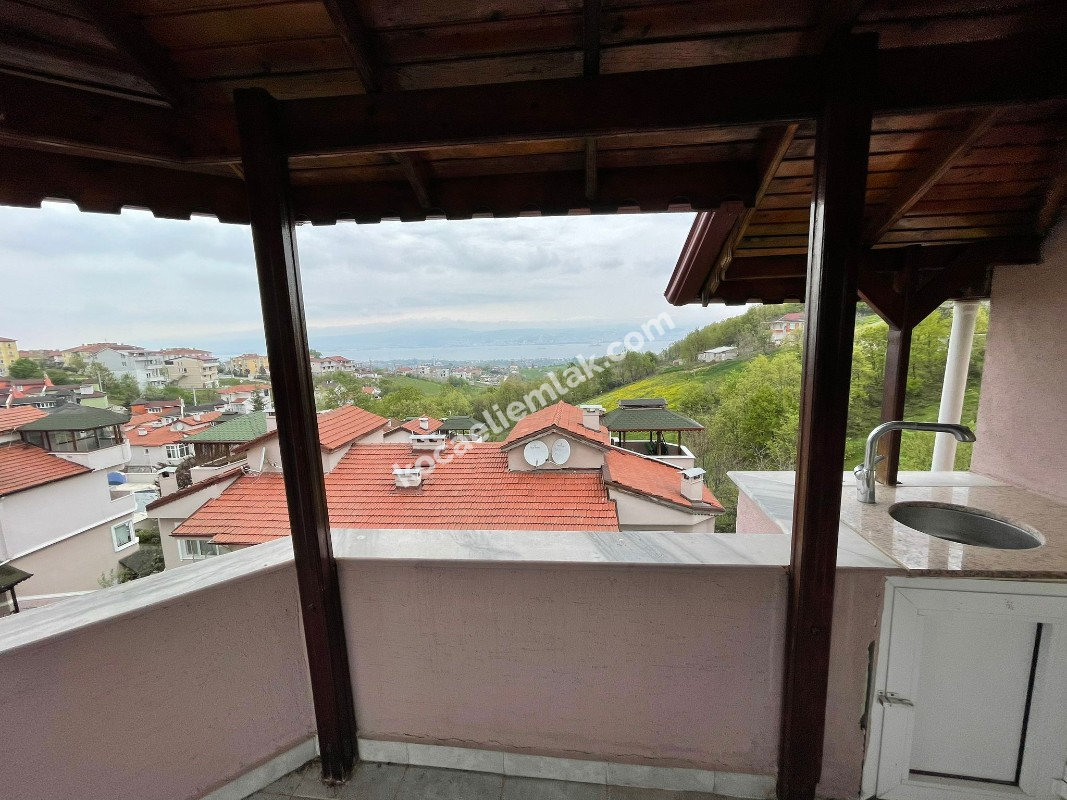BAŞİSKELE SATILIK VİLLA