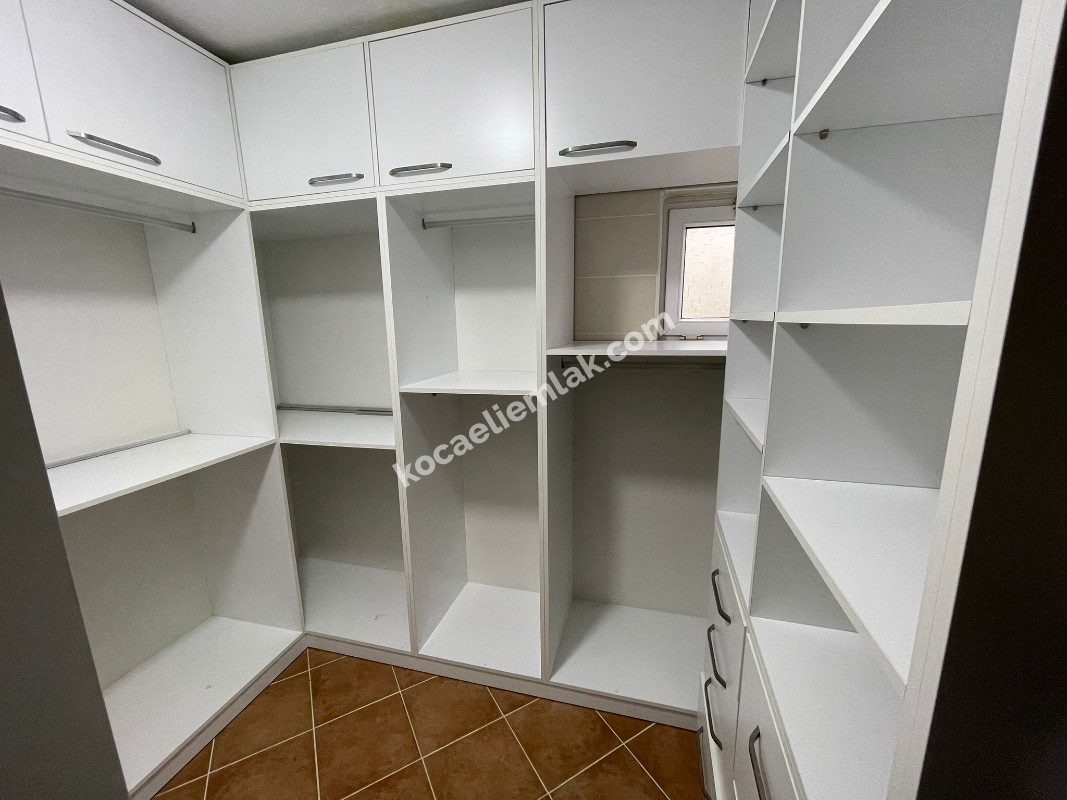 BAŞİSKELE SATILIK VİLLA