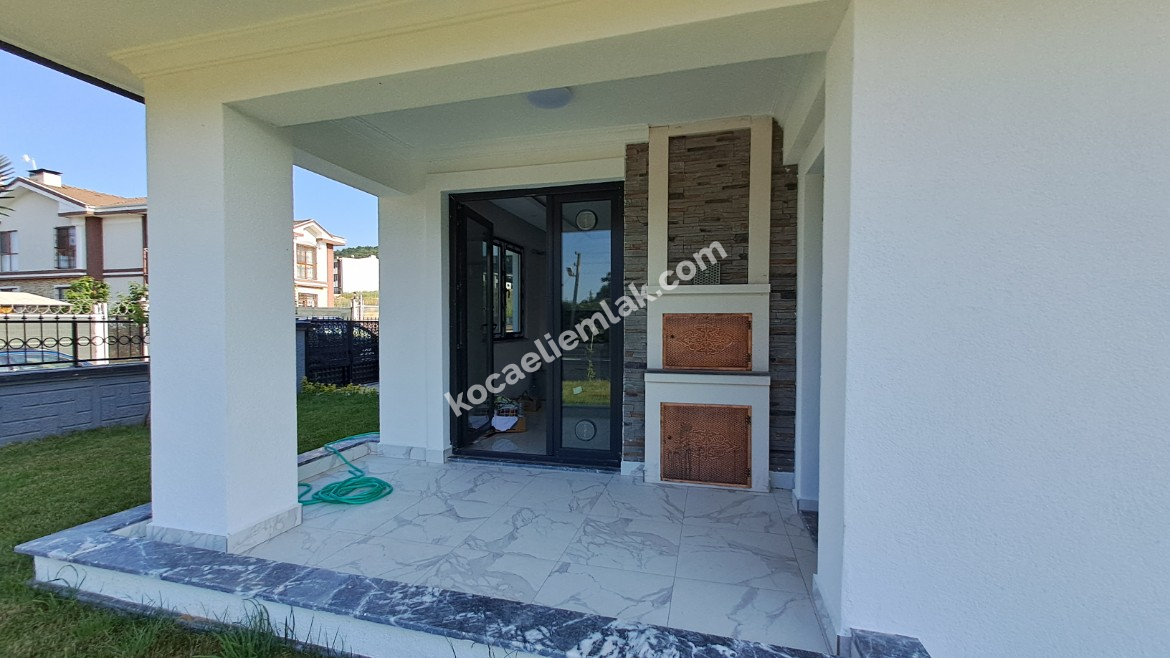 BAŞİSKELE YENİKÖY SATILIK MÜSTAKİL VİLLA