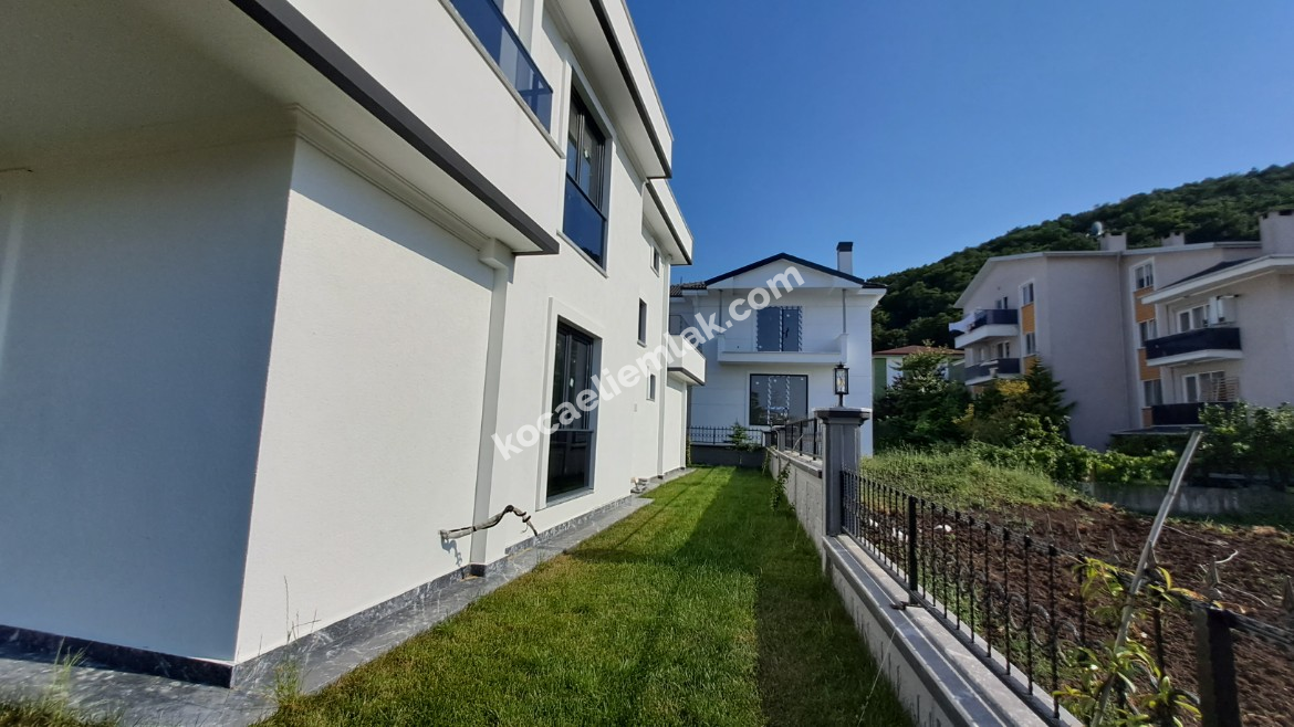 BAŞİSKELE YENİKÖY SATILIK MÜSTAKİL VİLLA