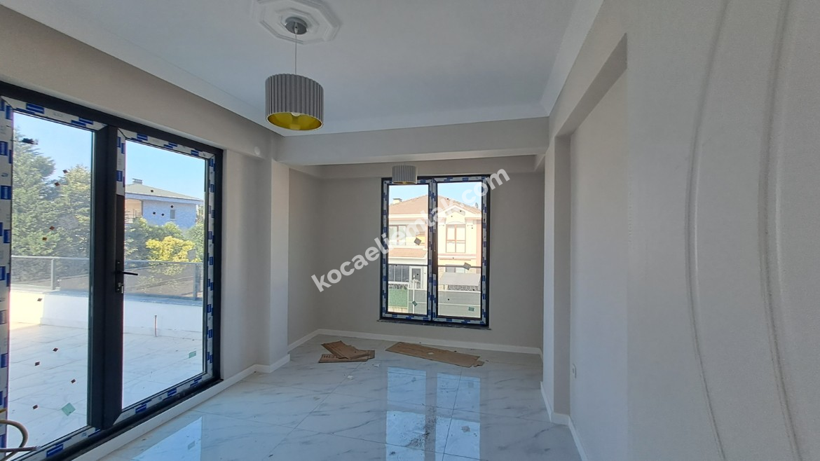 BAŞİSKELE YENİKÖY SATILIK MÜSTAKİL VİLLA