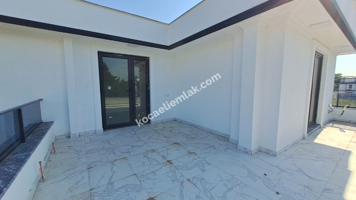 BAŞİSKELE YENİKÖY SATILIK MÜSTAKİL VİLLA