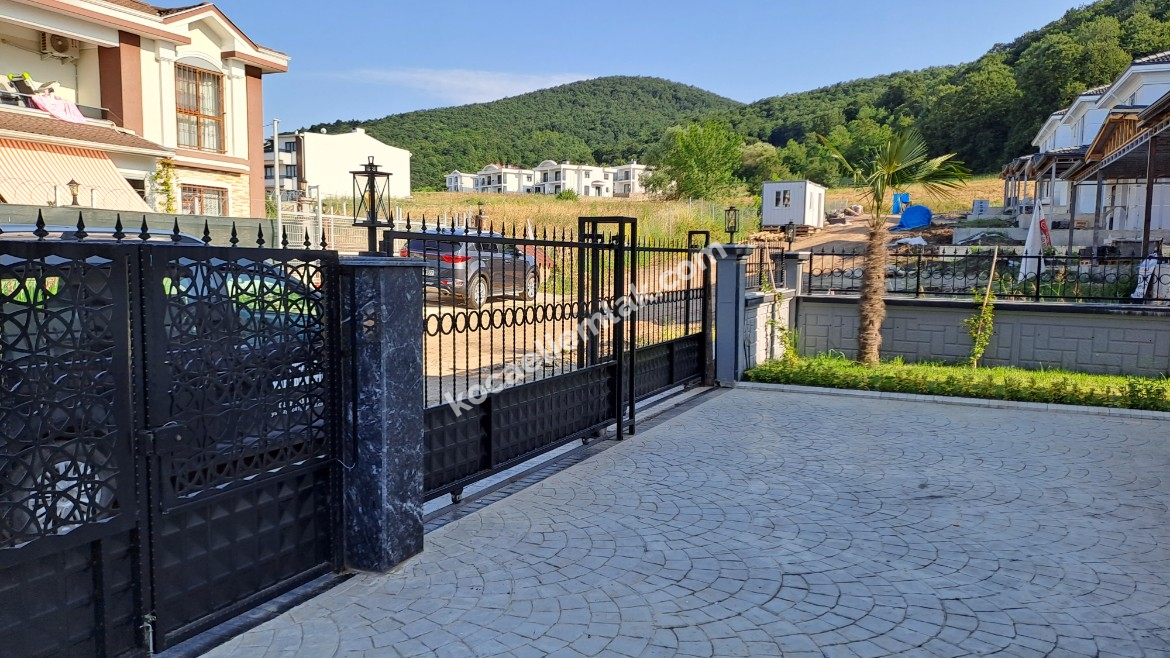 BAŞİSKELE YENİKÖY SATILIK MÜSTAKİL VİLLA